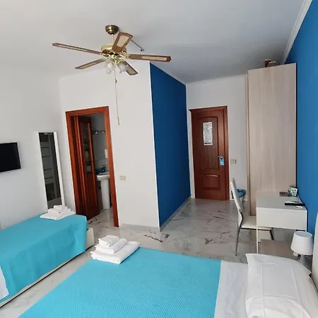 Danielle Oda ve Kahvaltı 4*